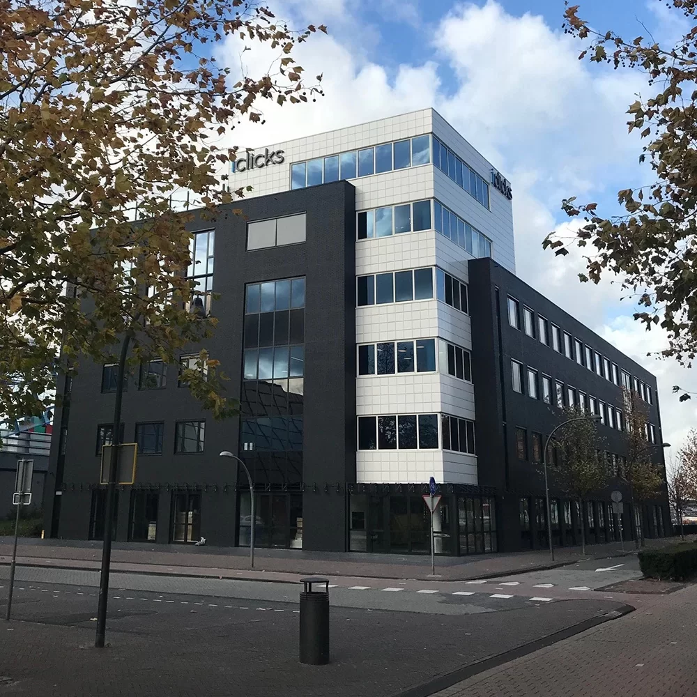 Modern kantoorgebouw van iClicks in Lelystad.